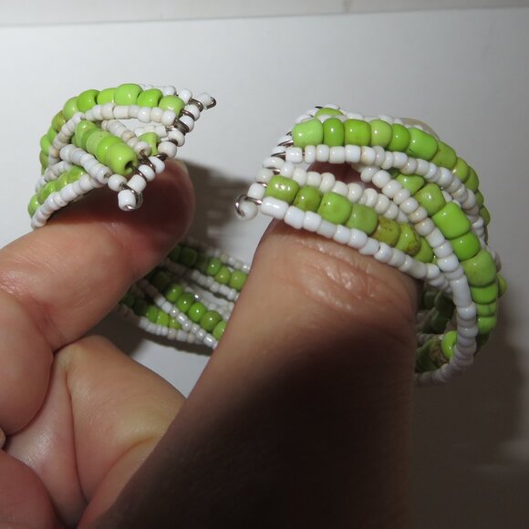 Flexible Green And Ivory Seed Woven Bracelet - Picture 5 of 14